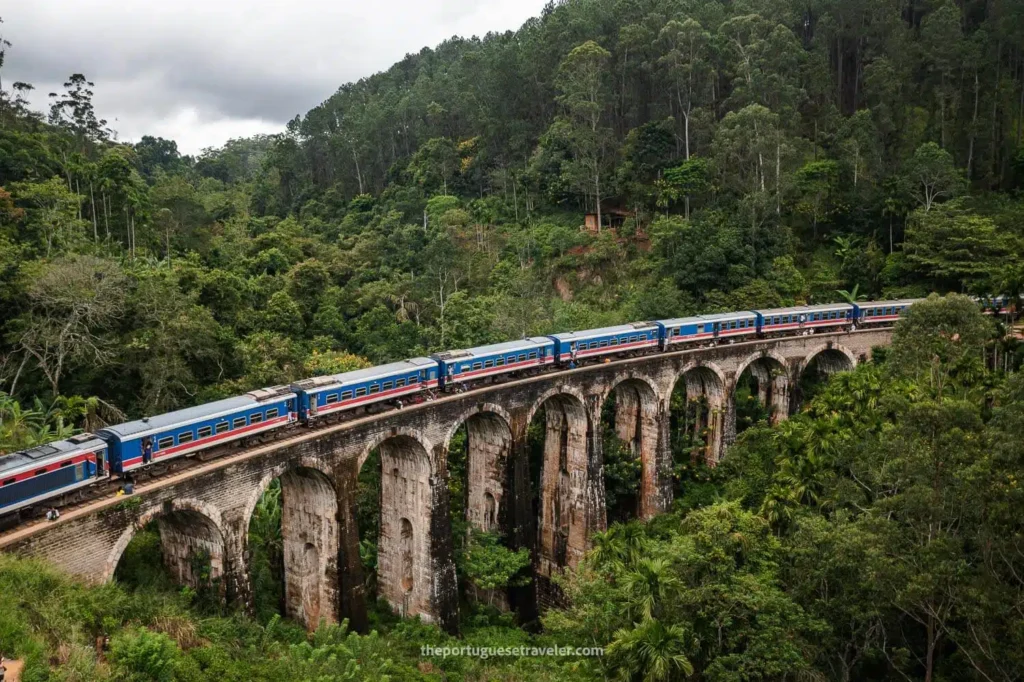 nine arches bridge train sri lanka 53.jpg